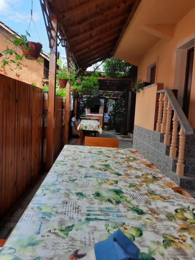 Pensiunea Cristiana Curtea de Argeş Extérieur photo